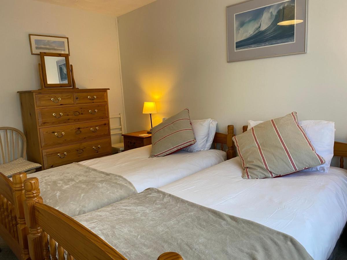 Trafalgar, Lovely Ground Floor Flat With Outside Patio Garden, Minutes Walk To Seafront * Seaview