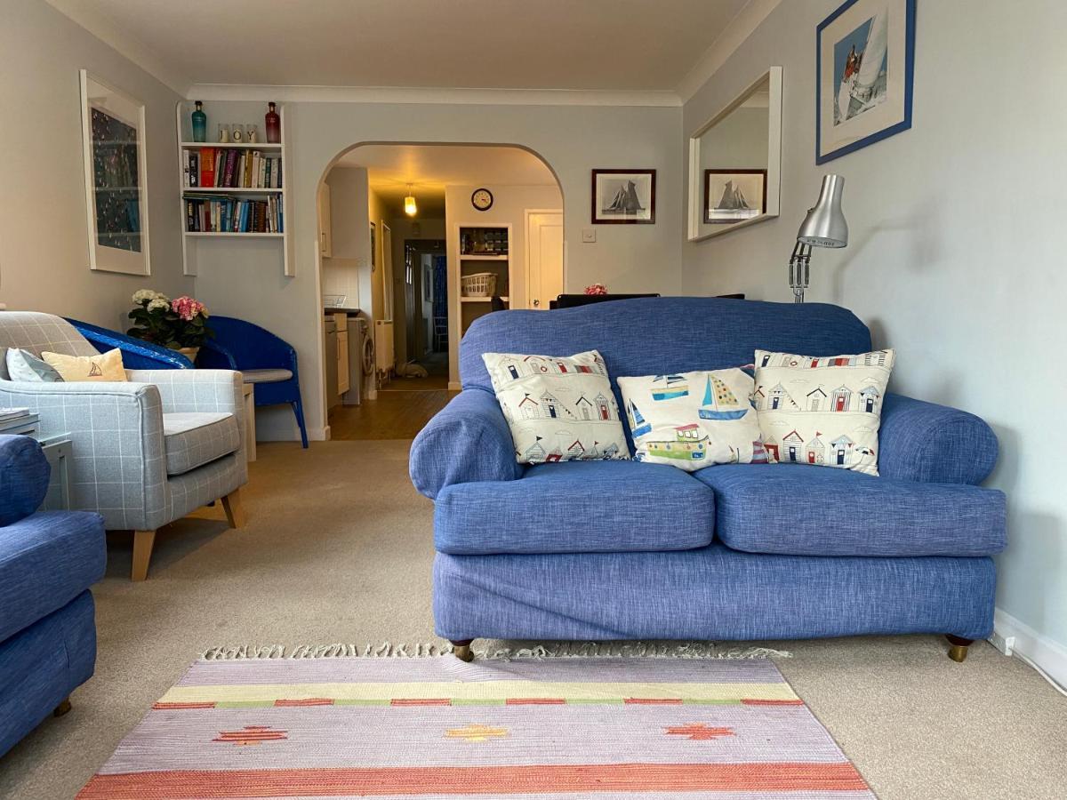 Trafalgar, Lovely Ground Floor Flat With Outside Patio Garden, Minutes Walk To Seafront *