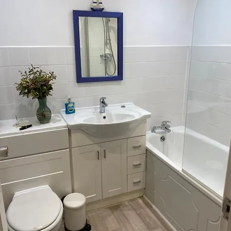 Trafalgar, Lovely Ground Floor Flat With Outside Patio Garden, Minutes Walk To Seafront Seaview Extérieur photo