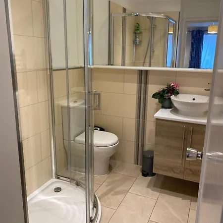 Trafalgar, Lovely Ground Floor Flat With Outside Patio Garden, Minutes Walk To Seafront Seaview Extérieur photo