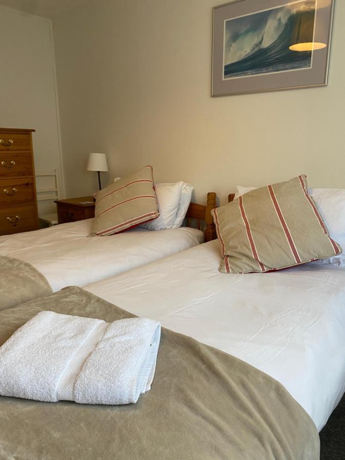 Trafalgar, Lovely Ground Floor Flat With Outside Patio Garden, Minutes Walk To Seafront Holiday home