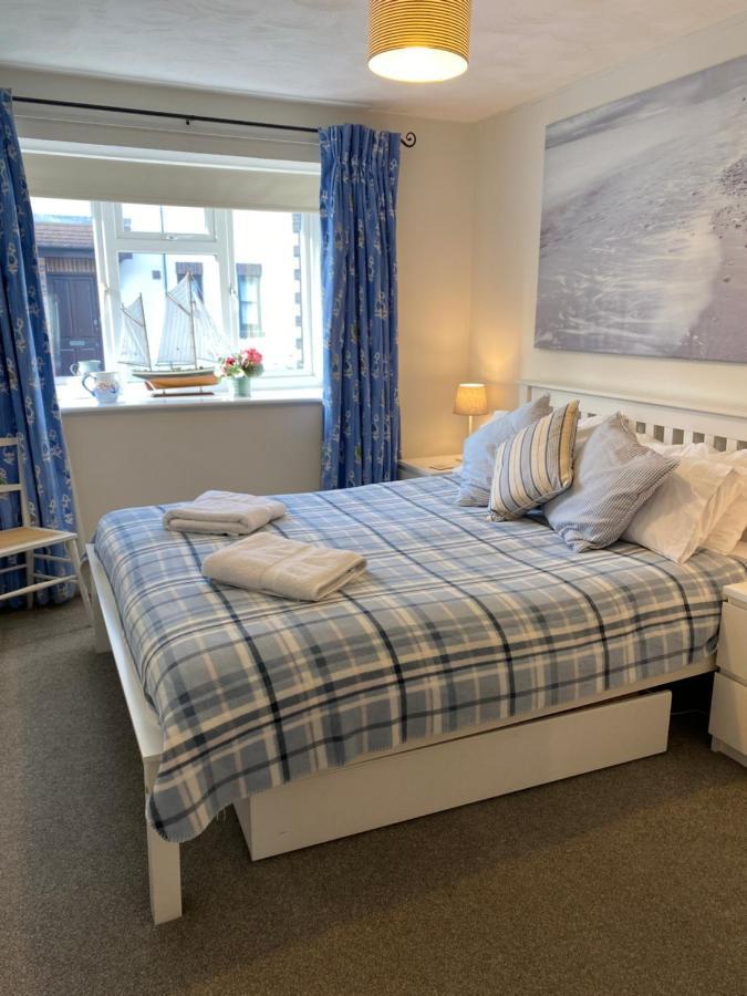Trafalgar, Lovely Ground Floor Flat With Outside Patio Garden, Minutes Walk To Seafront