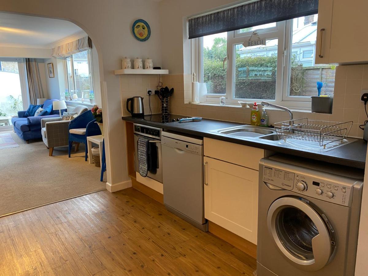 Trafalgar, Lovely Ground Floor Flat With Outside Patio Garden, Minutes Walk To Seafront Seaview